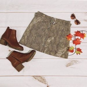 HP!! 🎉ZARA Snakeskin Print Leather Mini Skirt - Small